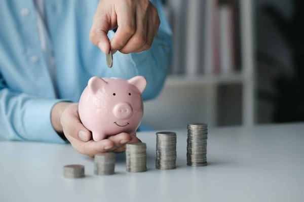 Quels sont les impacts du tai-chi sur l'amélioration de la stabilité posturale chez les personnes âgées?